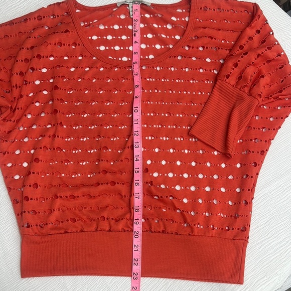 American Rag Eyelet bat wing with 3/4 length cuff sleeve​ - Picture 5 of 8